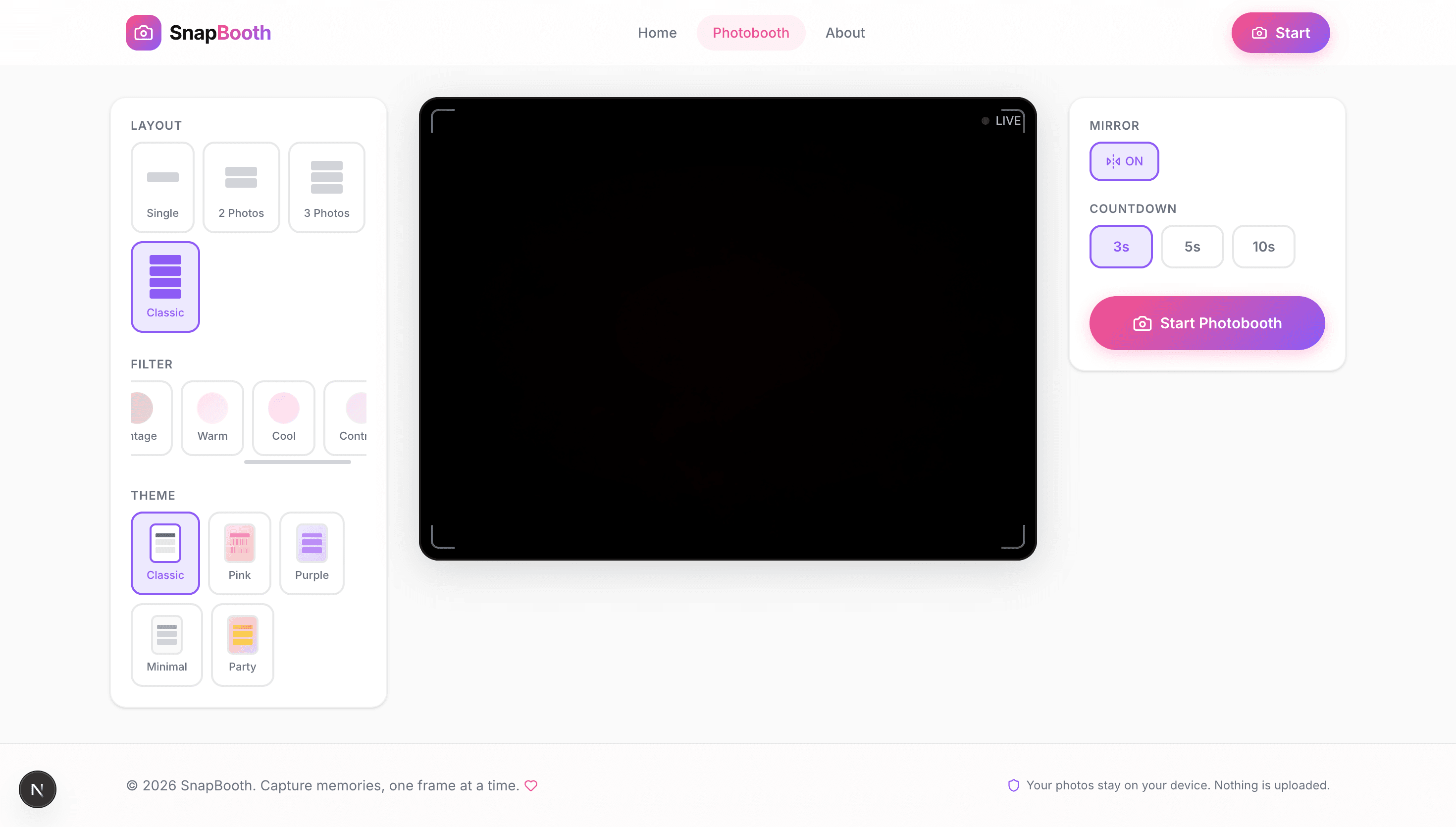 SnapBooth photobooth studio interface with layout, filter, theme, countdown, and camera controls