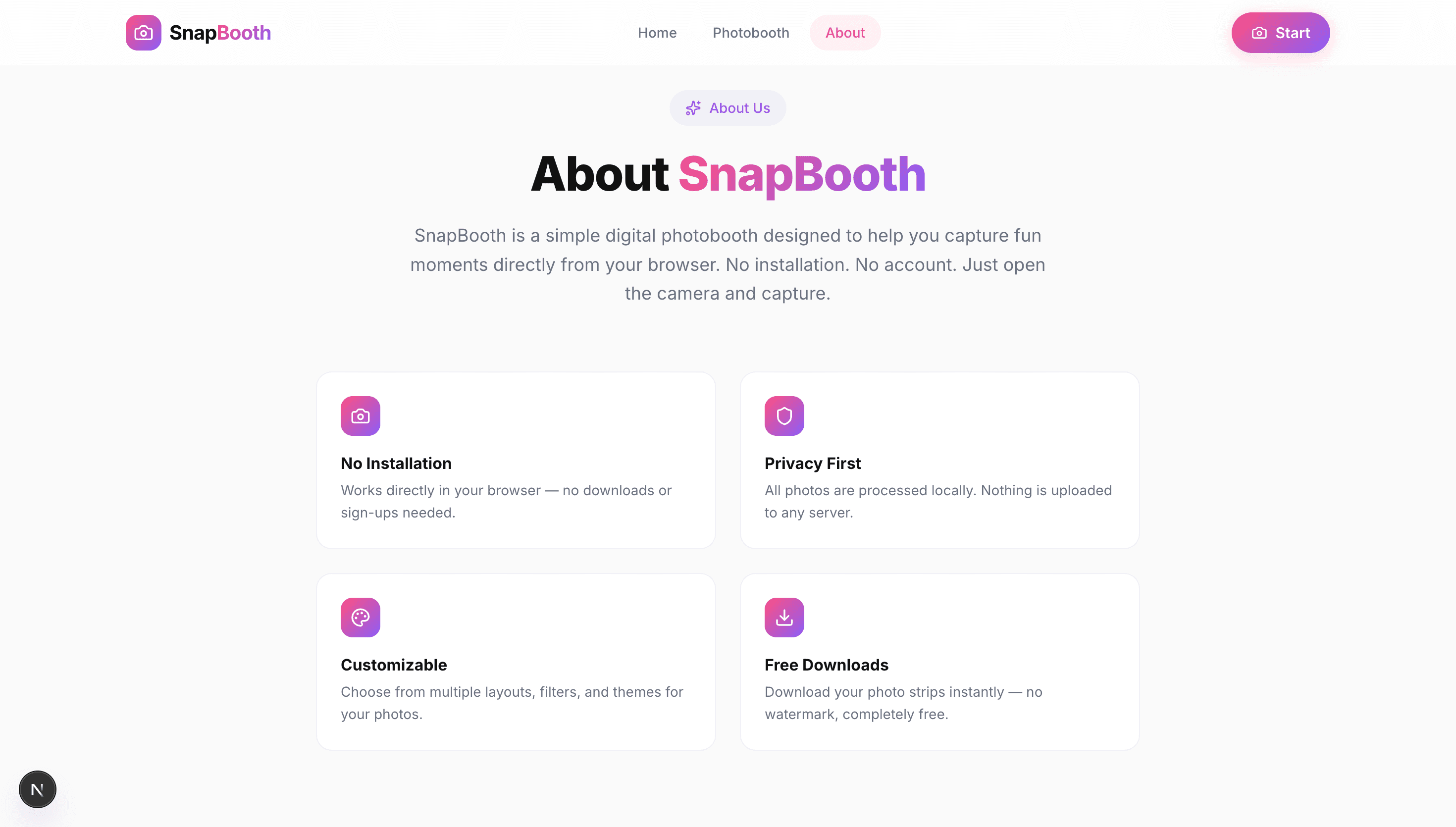 SnapBooth About section displaying feature cards for privacy, customizable layouts, and free downloads